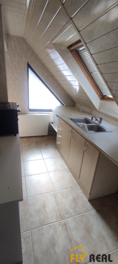 Prenájom 2-izbového čiastočne zariadeného podkrovného bytu (44 m2) v Seredi za 480 EUR/mes. vrátane energií voľný IHNEĎ!-6