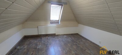 Prenájom 2-izbového čiastočne zariadeného podkrovného bytu (44 m2) v Seredi za 480 EUR/mes. vrátane energií voľný IHNEĎ!-1