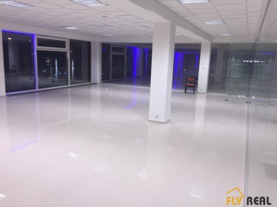 EXKLUZÍVNA ponuka nájomných obchodných priestorov na poschodí nového OC v SEREDI   (113 -160 m2) od 9 EUR/m2 + Energie-1