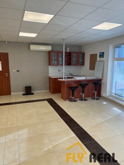 HĽADÁTE KANCELÁRSKE PRIESTORY PRE SVOJU FIRMU v GALANTE? PREFERUJETE PRÍZEMIE? Ponúkame Vám 100 m2 za 6,50 EUR/m2 IHNEĎ!-7