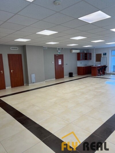 HĽADÁTE KANCELÁRSKE PRIESTORY PRE SVOJU FIRMU v GALANTE? PREFERUJETE PRÍZEMIE? Ponúkame Vám 100 m2 za 6,50 EUR/m2 IHNEĎ!-1