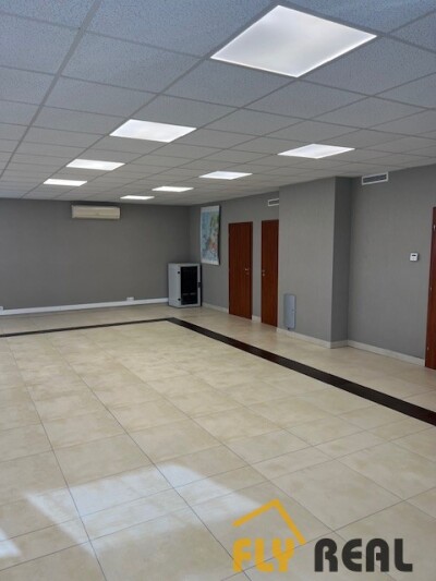 HĽADÁTE KANCELÁRSKE PRIESTORY PRE SVOJU FIRMU v GALANTE? PREFERUJETE PRÍZEMIE? Ponúkame Vám 100 m2 za 6,50 EUR/m2 IHNEĎ!-5