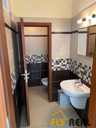 HĽADÁTE KANCELÁRSKE PRIESTORY PRE SVOJU FIRMU v GALANTE? PREFERUJETE PRÍZEMIE? Ponúkame Vám 100 m2 za 6,50 EUR/m2 IHNEĎ!-2