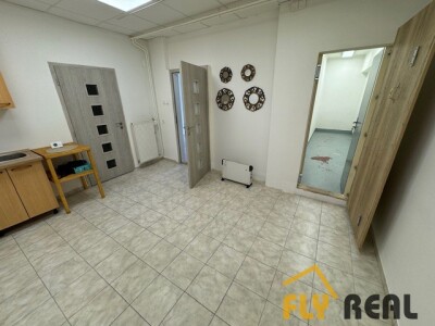 Prenajmeme obchodné alebo kancelárske priestory (60 m2 aj so skladom) v Seredi za 500 EUR/mes. vrátane energií  dostupné-5