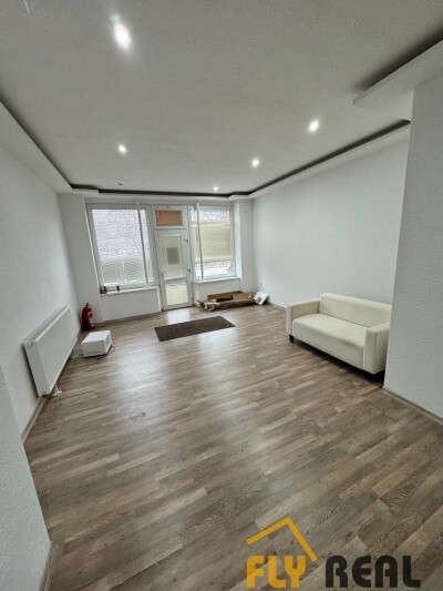 Prenájom kompletne zrekonštruovaných kancelárskych priestorov  43 m2 v centre Serede za 600 EUR/mes. vrátane energií-2