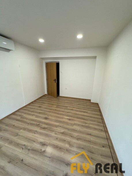Prenajmeme zrekonštruované kancelárske priestory v Trnave (16 m2) za 230 EUR/mes. + DPH VRÁTANE ENERGIÍ. (Prízemie)-1