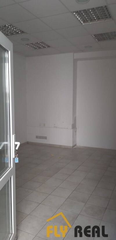 Prenajmeme podnikateľské priestory (20 m2) v lukratívnej časti mesta Sereď  za 450 EUR/mes. vrátane energií-2