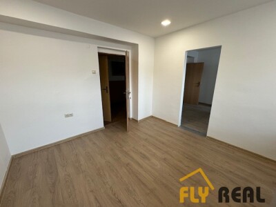 PRENAJMEME POSLEDNÉ CENOVO NAJVÝHODNEJŠIE KANCELÁRSKE PRIESTORY v TRNAVE (16 m2) za 200 EUR/mes. + DPH! (1. poschodie)-7