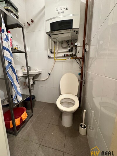 PRENÁJOM OBCHODNÝCH PRIESTOROV (65 m2) na prízemí v CENTRE MESTA SEREĎ ZA 650 EUR/mes. vrátane energií!-3