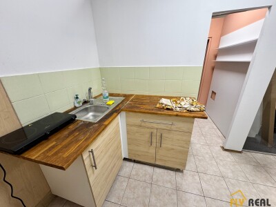 Prenajmeme kompletne prerobený prízemný 1-izb. byt v centre mesta Sereď za 550 EUR/mes. vrátane energií  dostupnú IHNEĎ!-4