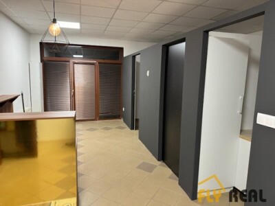 Prenájom podnikateľských  priestorov v rozlohe 60 m2 v centre mesta Sereď za 600 EUR/mes. bez energií dostupné IHNEĎ!-1