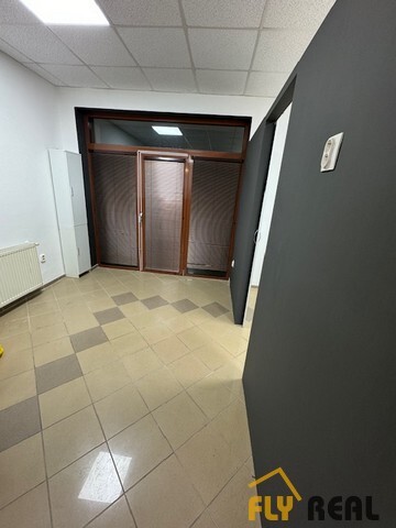 Prenájom podnikateľských  priestorov v rozlohe 60 m2 v centre mesta Sereď za 600 EUR/mes. bez energií dostupné IHNEĎ!-2