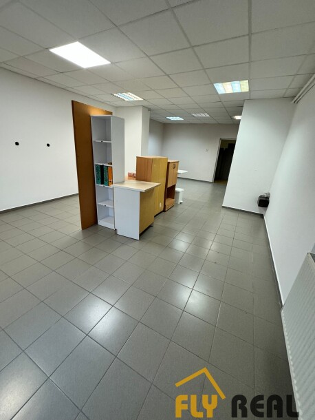 Prenajmeme priestory na podnikanie s rozlohou 100 m2 (60 +40 m2) v Seredi voľné IHNEĎ-3