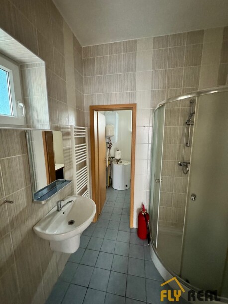 Prenajmeme priestory na podnikanie s rozlohou 100 m2 (60 +40 m2) v Seredi voľné IHNEĎ-5