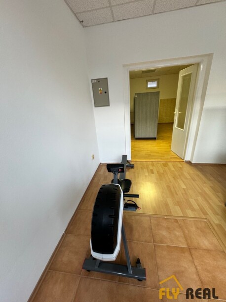 Prenajmeme priestory na podnikanie s rozlohou 100 m2 (60 +40 m2) v Seredi voľné IHNEĎ-7