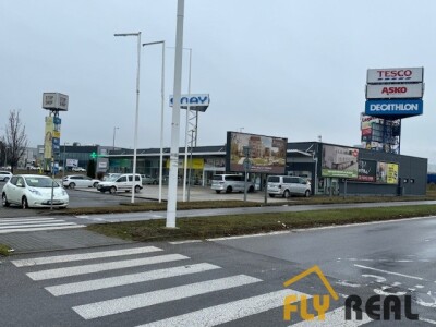 PRENÁJOM  Obchodného priestoru  v meste TRENČIN pri LAUGARICIO s rozlohou 100 m2 za 12,50 EUR/m2 + DPH bez energií-4