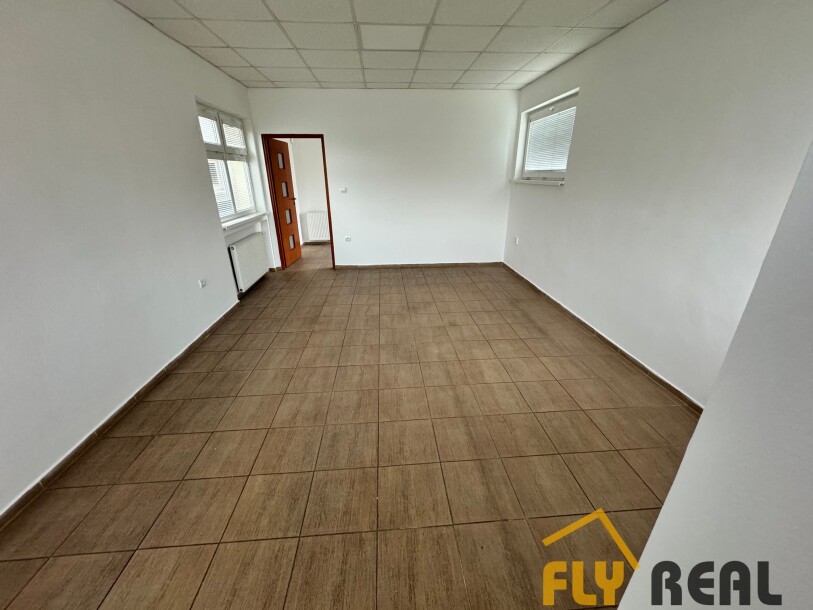 Ponúkame na prenájom celú budovu P v centre mesta Galanta voľnú IHNEĎ! (2 podlažia)-1