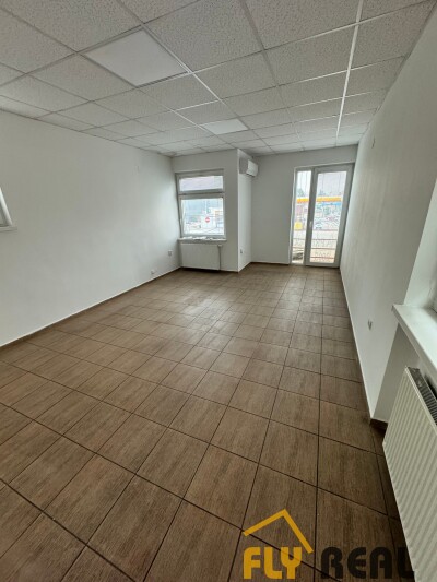 Ponúkame NA PRENÁJOM  CELÚ BUDOVU (2 podlažia) v centre mesta GALANTA  s rozlohou 100 m2 za 700 EUR/mes. bez energií-10