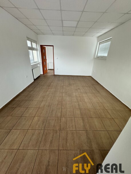 Ponúkame na prenájom celú budovu P v centre mesta Galanta voľnú IHNEĎ! (2 podlažia)-9