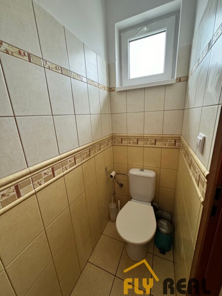 Ponúkame na prenájom celú budovu P v centre mesta Galanta voľnú IHNEĎ! (2 podlažia)-2