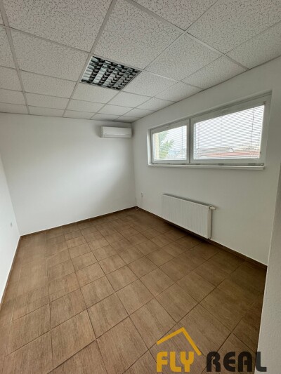 Ponúkame NA PRENÁJOM  CELÚ BUDOVU (2 podlažia) v centre mesta GALANTA  s rozlohou 100 m2 za 700 EUR/mes. bez energií-17