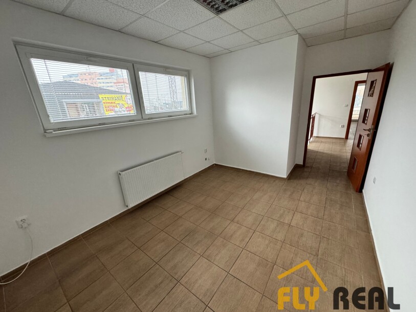 Ponúkame na prenájom celú budovu P v centre mesta Galanta voľnú IHNEĎ! (2 podlažia)-16