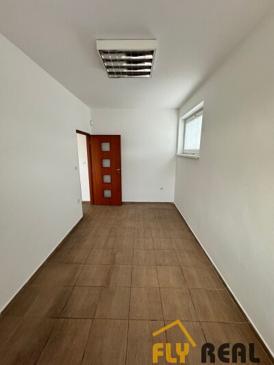 Ponúkame NA PRENÁJOM  CELÚ BUDOVU (2 podlažia) v centre mesta GALANTA  s rozlohou 100 m2 za 700 EUR/mes. bez energií-14