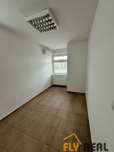 Ponúkame NA PRENÁJOM  CELÚ BUDOVU (2 podlažia) v centre mesta GALANTA  s rozlohou 100 m2 za 700 EUR/mes. bez energií-13