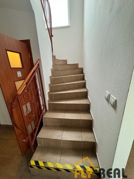 Ponúkame na prenájom celú budovu P v centre mesta Galanta voľnú IHNEĎ! (2 podlažia)-12