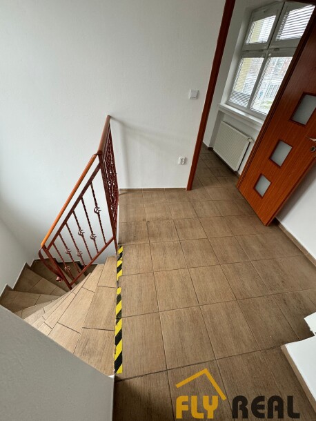 Ponúkame na prenájom celú budovu P v centre mesta Galanta voľnú IHNEĎ! (2 podlažia)-11