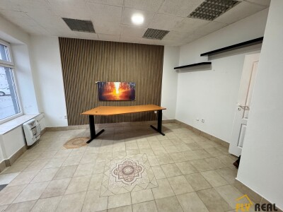 Prenajmeme podnikateľské priestory (20 m2) v centre mesta Sereď za 400 EUR/mes. bez energií  dostupné IHNEĎ!!-6