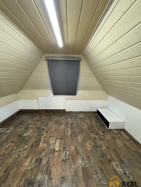 Prenájom 2-izbového nezariadeného podkrovného bytu (44 m2) v Seredi za 480 EUR/mes. vrátane energií dostupný IHNEĎ!-11