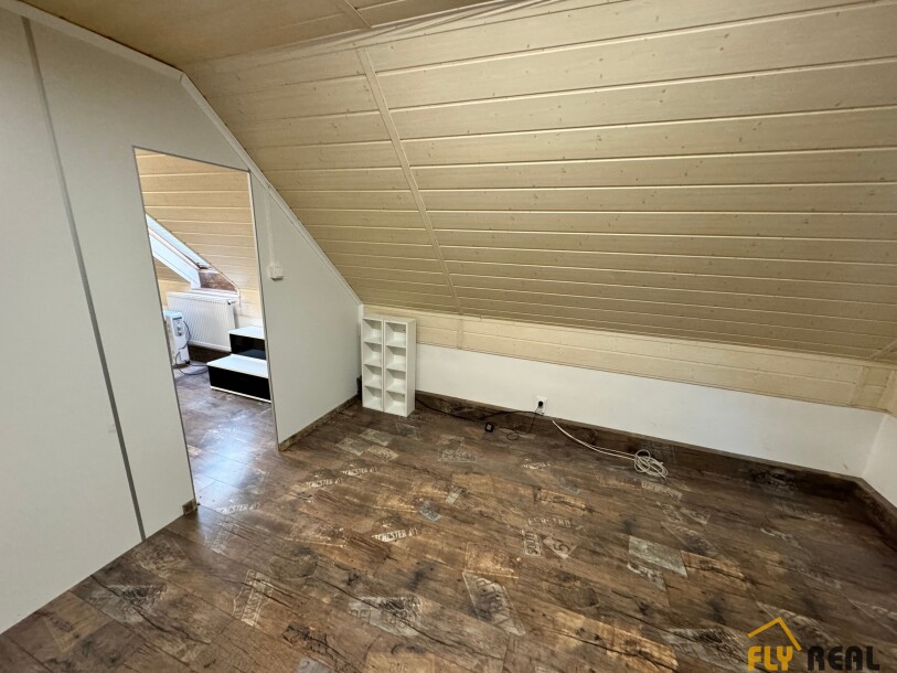 Prenájom 2-izbového nezariadeného podkrovného bytu (44 m2) v Seredi za 480 EUR/mes. vrátane energií dostupný IHNEĎ!-10