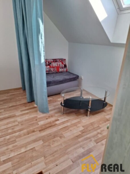 Prenajmeme 1,5-izb. byt (66 m2) v Seredi  za 650 EUR/mes. vrátane energií!-4