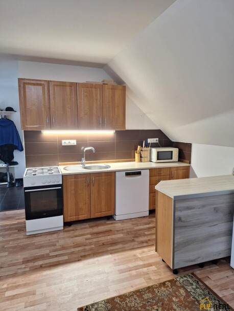 Prenajmeme 1,5-izb. byt (66 m2) v Seredi  za 650 EUR/mes. vrátane energií!-5