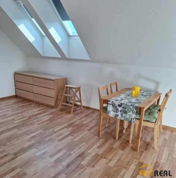 Prenajmeme 1,5-izb. byt (66 m2) v Seredi  za 650 EUR/mes. vrátane energií!-7