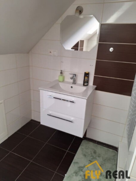 Prenajmeme 1,5-izb. byt (66 m2) v Seredi  za 650 EUR/mes. vrátane energií!-8