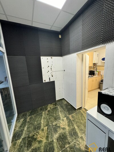 PRENÁJOM OBCHODNÝCH PRIESTOROV (120 m2) na prízemí v CENTRE MESTA SEREĎ ZA 1 420 EUR/mes. bez energií!-12