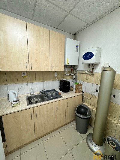 PRENÁJOM OBCHODNÝCH PRIESTOROV (120 m2) na prízemí v CENTRE MESTA SEREĎ ZA 1 420 EUR/mes. bez energií!-13