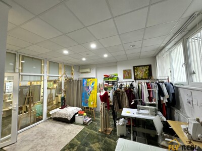 PRENÁJOM OBCHODNÝCH PRIESTOROV (120 m2) na prízemí v CENTRE MESTA SEREĎ ZA 1 420 EUR/mes. bez energií!-4