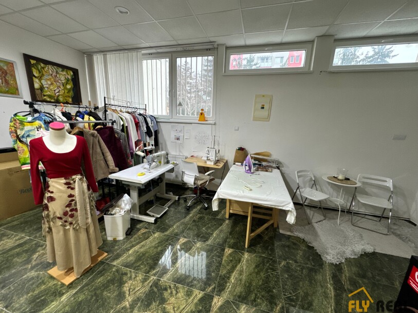 PRENÁJOM OBCHODNÝCH PRIESTOROV (120 m2) na prízemí v CENTRE MESTA SEREĎ ZA 1 420 EUR/mes. bez energií!-6