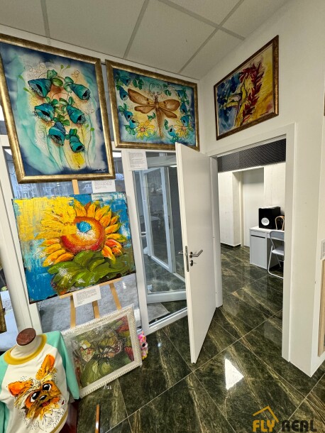 PRENÁJOM OBCHODNÝCH PRIESTOROV (120 m2) na prízemí v CENTRE MESTA SEREĎ ZA 1 420 EUR/mes. bez energií!-8