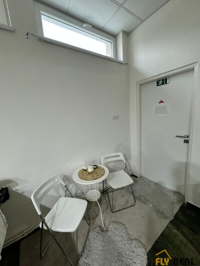 PRENÁJOM OBCHODNÝCH PRIESTOROV (120 m2) na prízemí v CENTRE MESTA SEREĎ ZA 1 420 EUR/mes. bez energií!-9