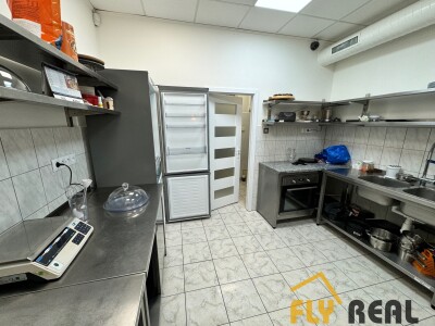 PRENÁJOM OBCHODNÝCH PRIESTOROV v rozlohe až 120 m2 v CENTRE MESTA SEREĎ na prízemí  za 1 200 EUR/mes. bez energií!-10