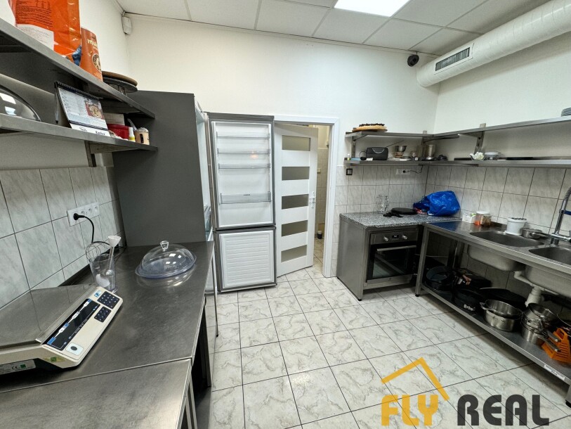 PRENÁJOM OBCHODNÝCH PRIESTOROV v rozlohe až 120 m2 v CENTRE MESTA SEREĎ na prízemí  za 1 200 EUR/mes. bez energií!-10