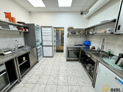 PRENÁJOM OBCHODNÝCH PRIESTOROV v rozlohe až 120 m2 v CENTRE MESTA SEREĎ na prízemí  za 1 200 EUR/mes. bez energií!-11