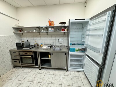 PRENÁJOM OBCHODNÝCH PRIESTOROV v rozlohe až 120 m2 v CENTRE MESTA SEREĎ na prízemí  za 1 200 EUR/mes. bez energií!-13