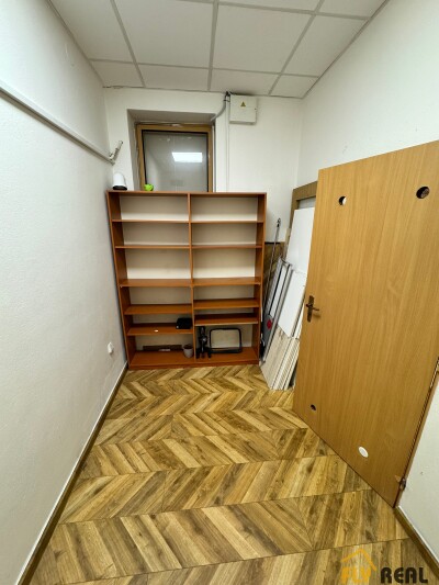 PRENÁJOM OBCHODNÝCH PRIESTOROV v rozlohe až 120 m2 v CENTRE MESTA SEREĎ na prízemí  za 1 200 EUR/mes. bez energií!-17