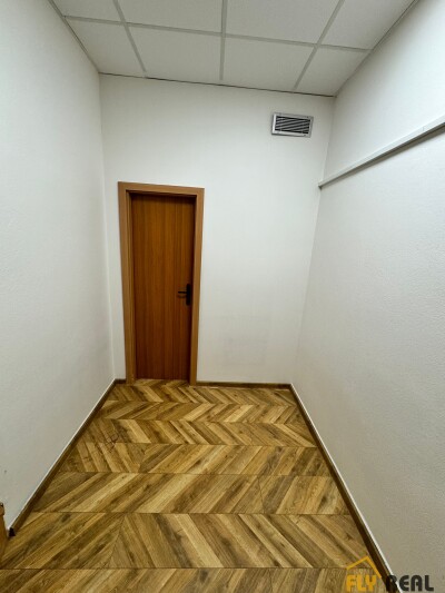 PRENÁJOM OBCHODNÝCH PRIESTOROV v rozlohe až 120 m2 v CENTRE MESTA SEREĎ na prízemí  za 1 200 EUR/mes. bez energií!-18