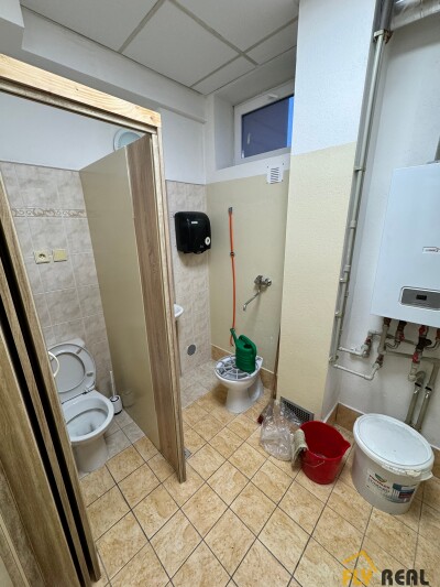 PRENÁJOM OBCHODNÝCH PRIESTOROV v rozlohe až 120 m2 v CENTRE MESTA SEREĎ na prízemí  za 1 200 EUR/mes. bez energií!-19